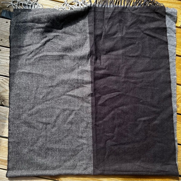 H&M blanket scarf - Picture 7 of 7